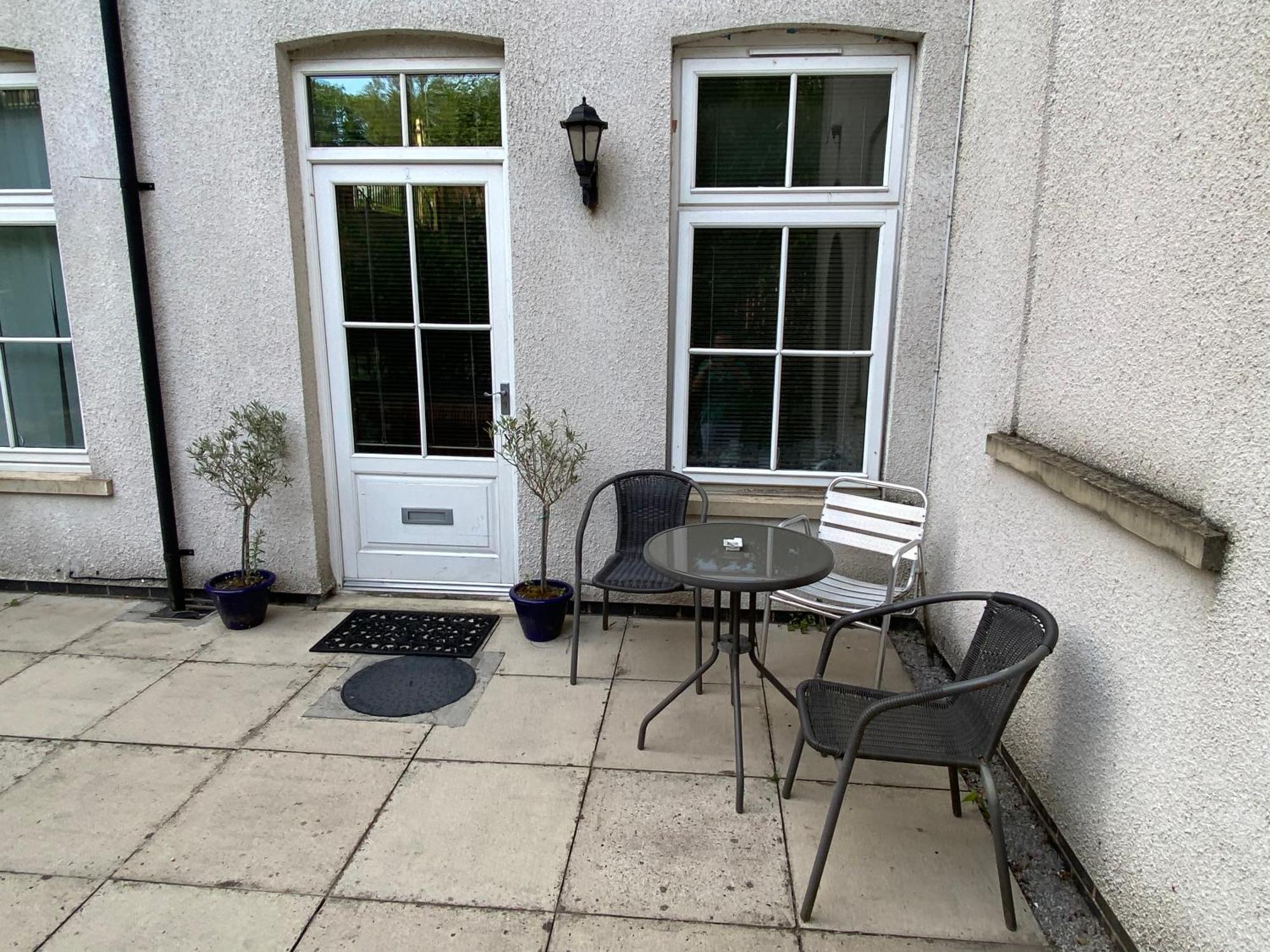 Quirky Town Centre Apartment With River Terrace Macclesfield Exterior photo